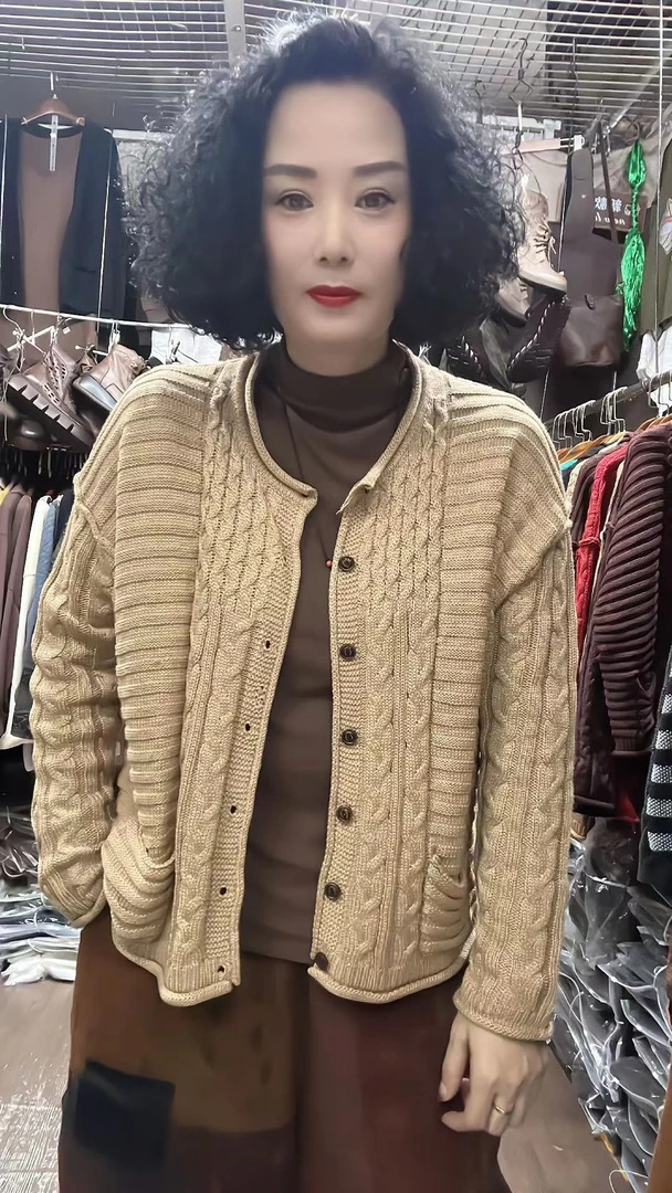 麻花棉线圆领开衫，洋气百搭