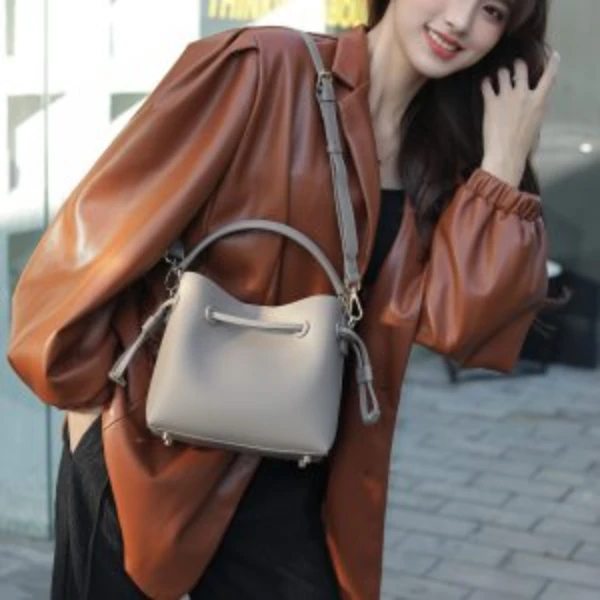 【Z0E】J-8221-奶杏女士潮流时尚经典复古气质百搭单肩斜跨包