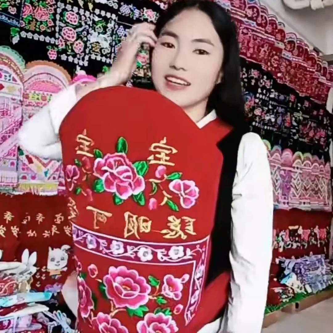 大号双面红色绣花背带适用于0至4岁男女宝宝使用一年四季皆可