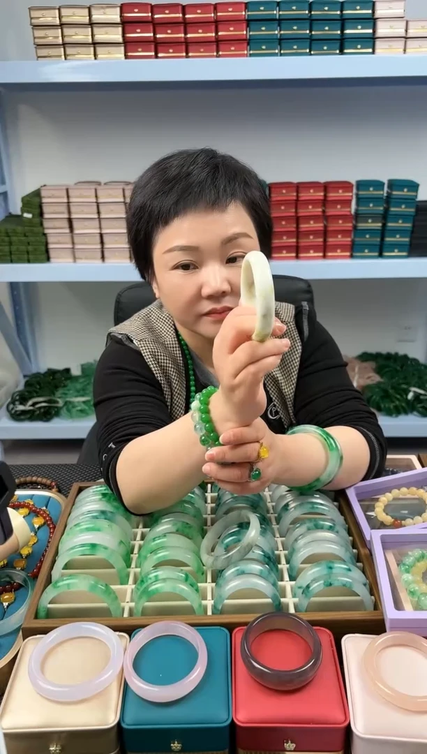 【闪购商品】石英质玉手镯未镶嵌手镯