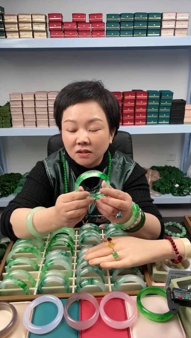 【闪购商品】琥珀颈饰未镶嵌手镯