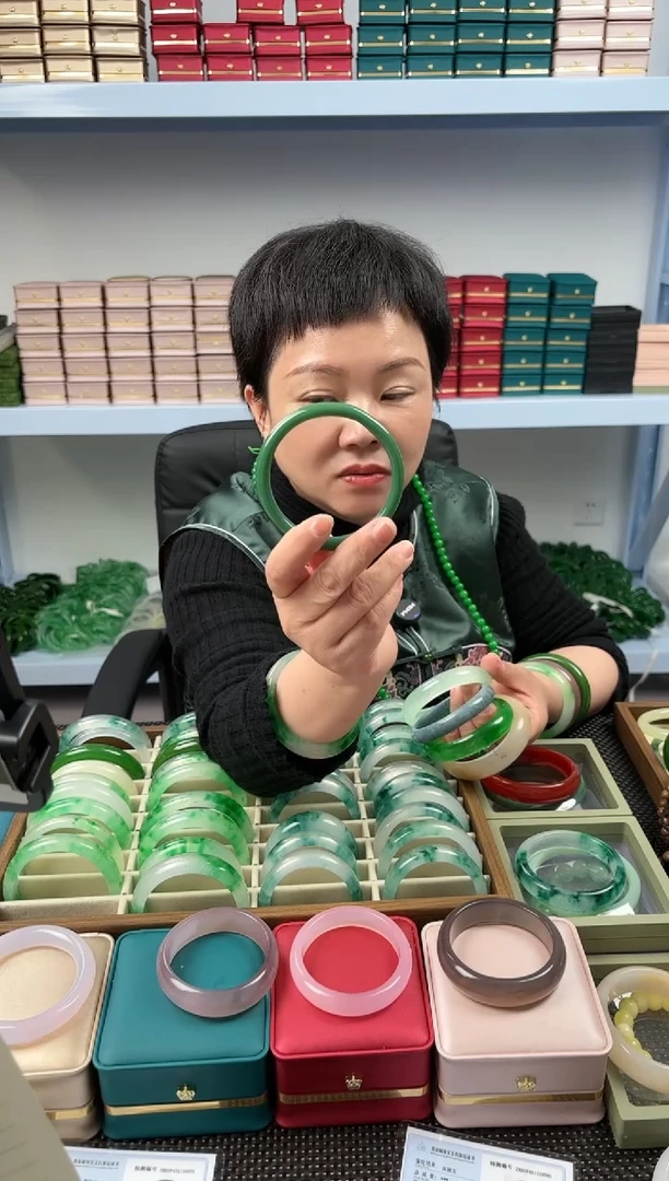 【闪购商品】琥珀手镯未镶嵌手镯