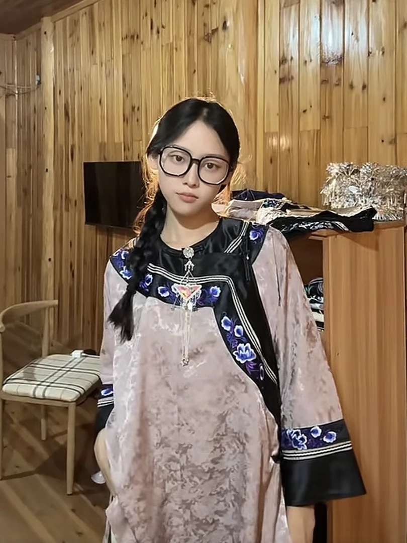 灰紫色民族风苗族绣花人造丝仿真丝