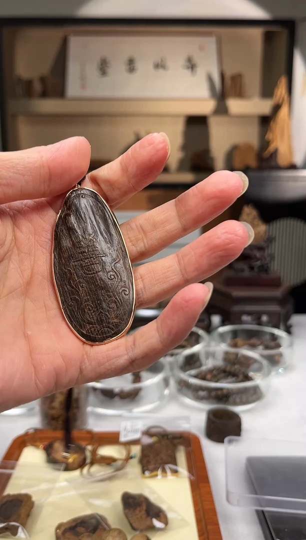 【闪购商品】沉香吊坠文莱雕刻沉水