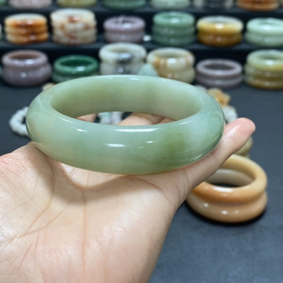 【闪购商品】石英质玉手镯未镶嵌