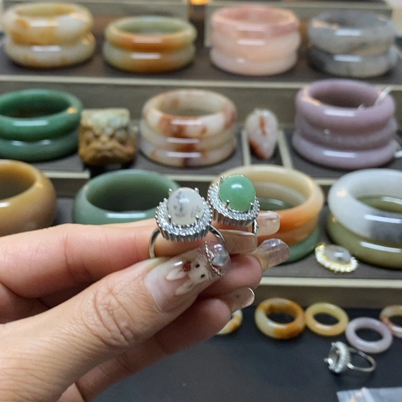 【闪购商品】石英岩玉手镯未镶嵌?****?