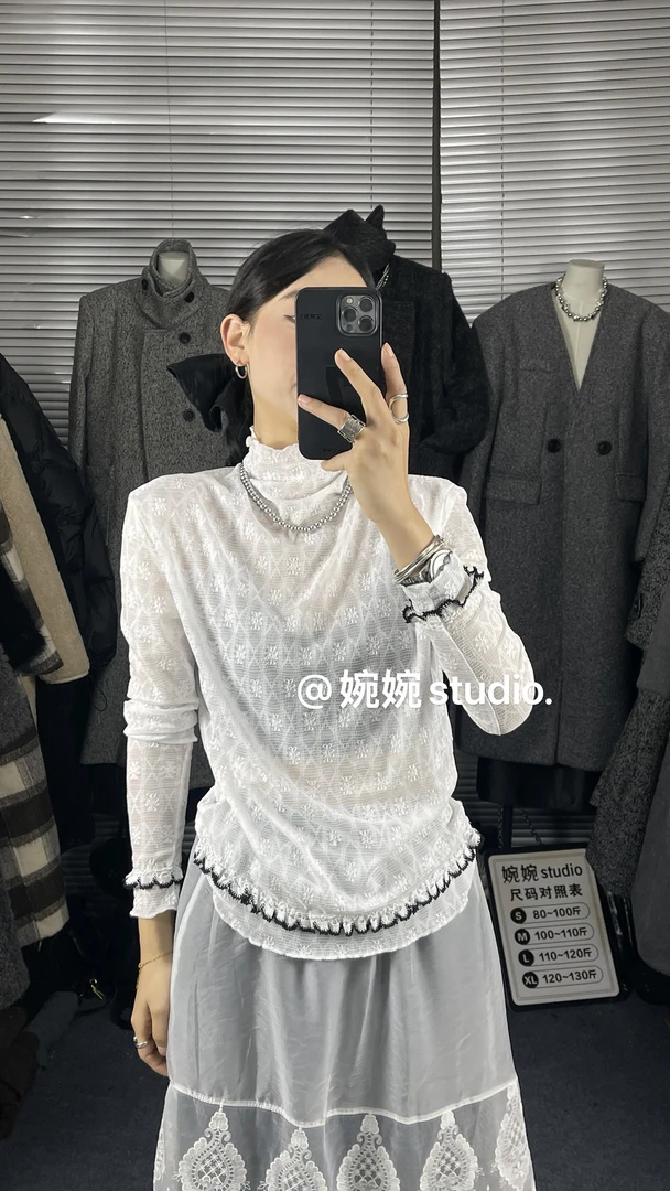 【婉婉studio】秋冬新款半高领提花蕾丝打底衫女高级感修身内搭上衣