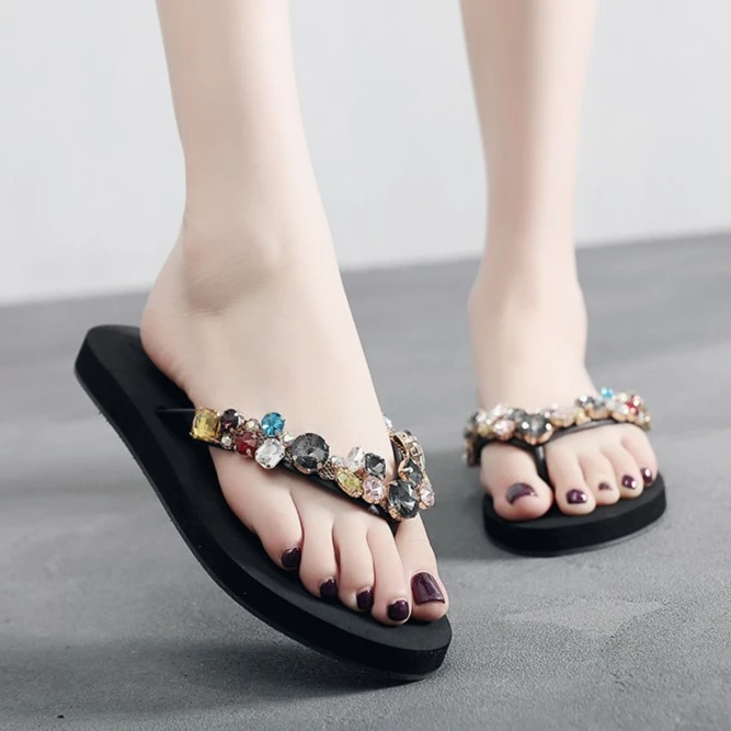 网红潮流平底水钻人字拖鞋女外穿防滑韩版休闲百搭沙滩夹趾凉拖鞋