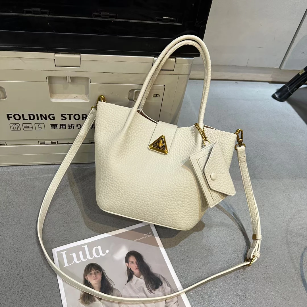 手提简约百搭女包包软皮质感斜挎水桶包包休闲潮流时尚轻奢女士包