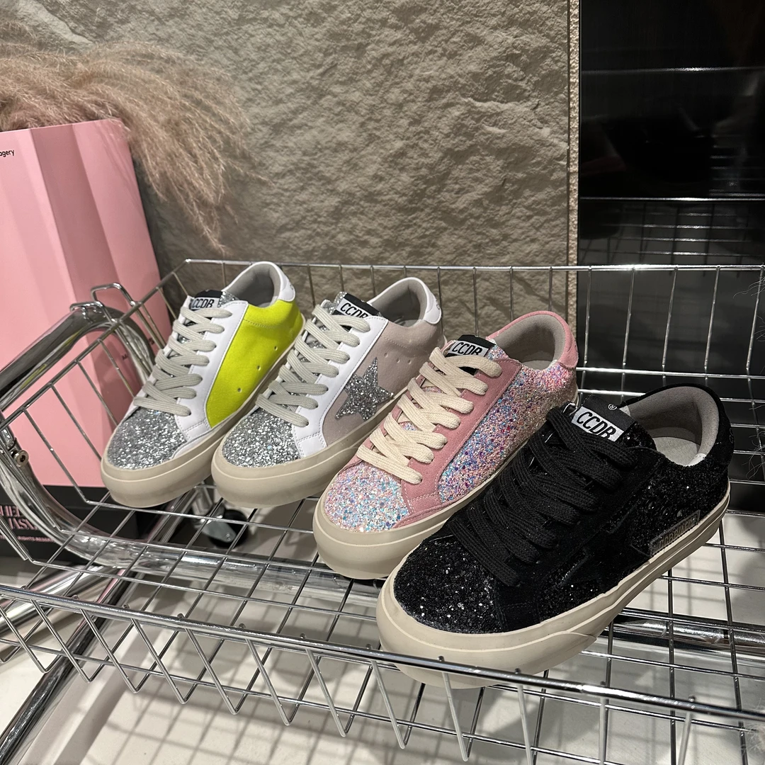 东大门2024新款脏脏板鞋星星亮片百搭板鞋低帮真皮女士休闲板鞋