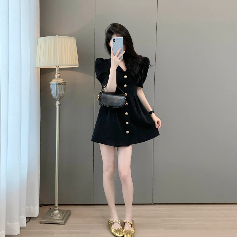 高级质感黑色连衣裙女夏季新款西装领收腰气质赫本风通勤显瘦短裙