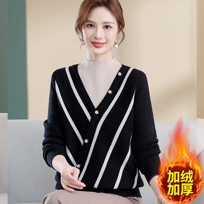 妈妈秋冬针织打底衫加绒加厚上衣中老年女装假两件半高领条纹毛衣
