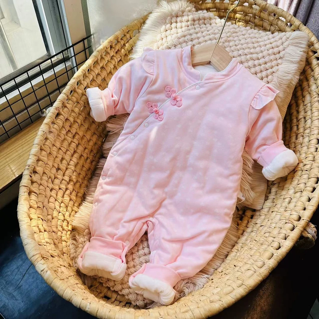 清仓 爱心旗袍春款120克夹棉婴幼儿满印爱心闭档连体衣哈衣外出服