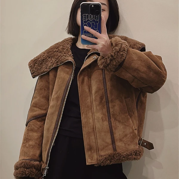 24976小CC女装时尚穿搭2024冬款高定款年货复古皮毛一体短外套