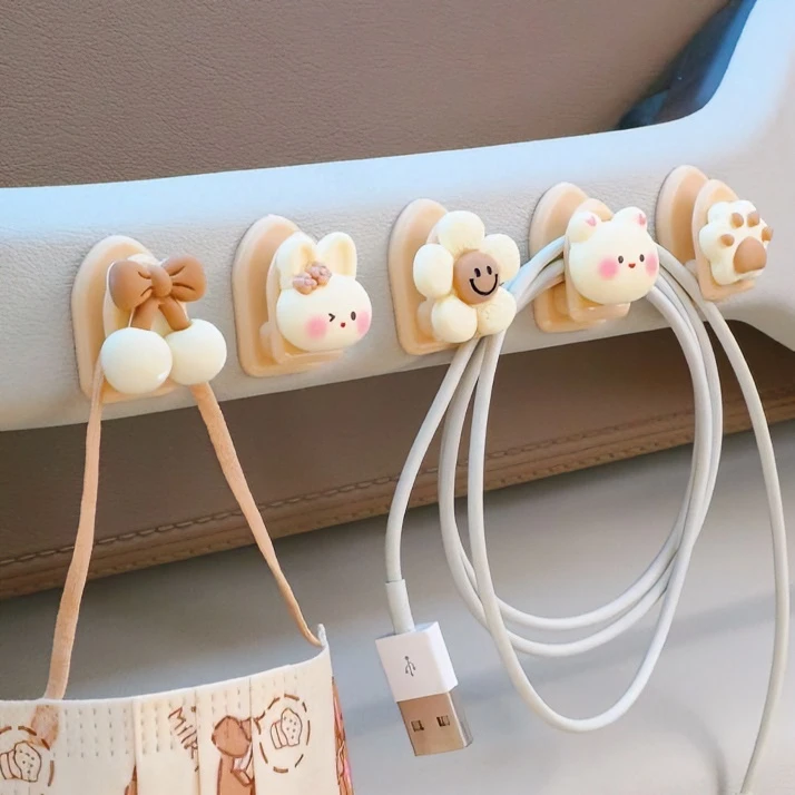 汽车挂钩前排可爱多功能车载小挂钩女士网红车上副驾驶粘钩挂物勾