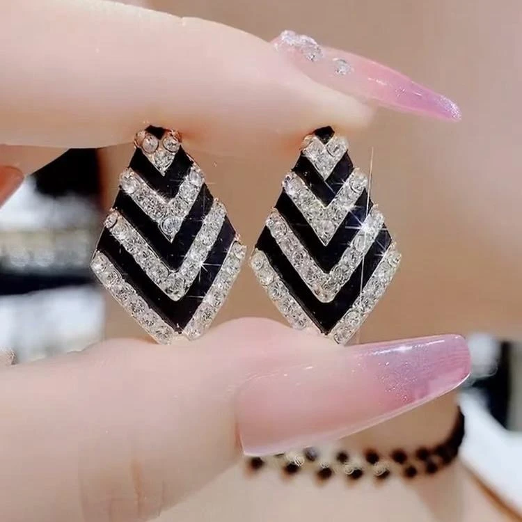 锌合金耳饰 2023年新款洋气时尚气质百搭清新火爆款耳环耳钉