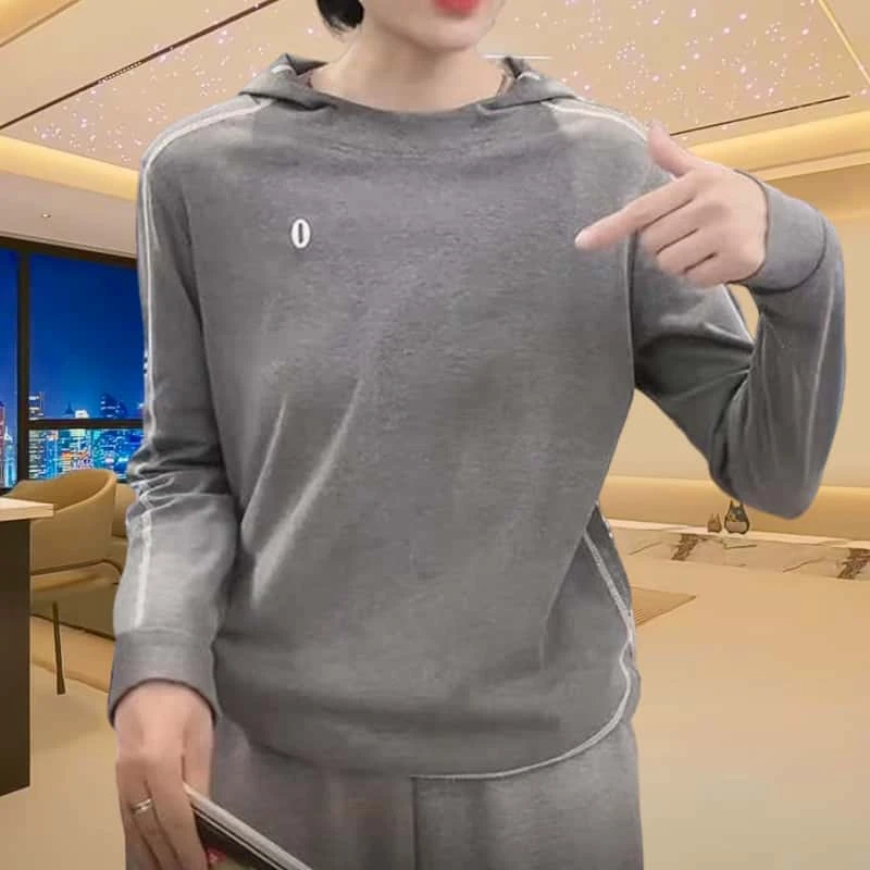 早秋宽松气质连帽卫衣女士2024秋季休闲时尚纯色口袋长袖上衣