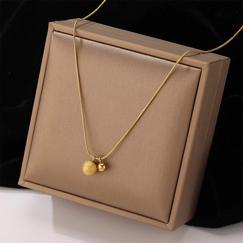 钛钢项链 项链女高级感轻奢小众短款金色锁骨链ins磨砂圆珠吊坠
