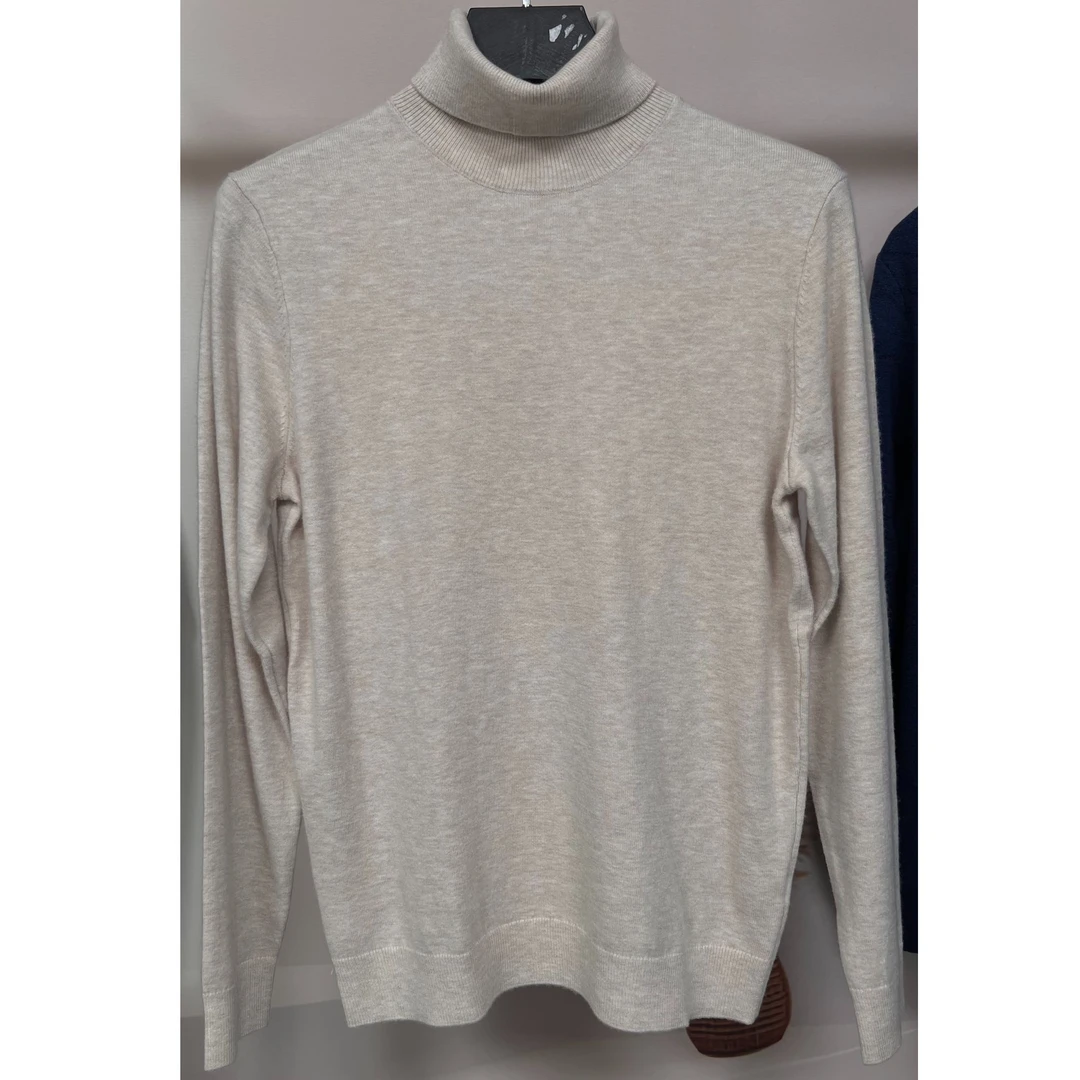 4楼杏色高领羊毛衫（品牌剪标）