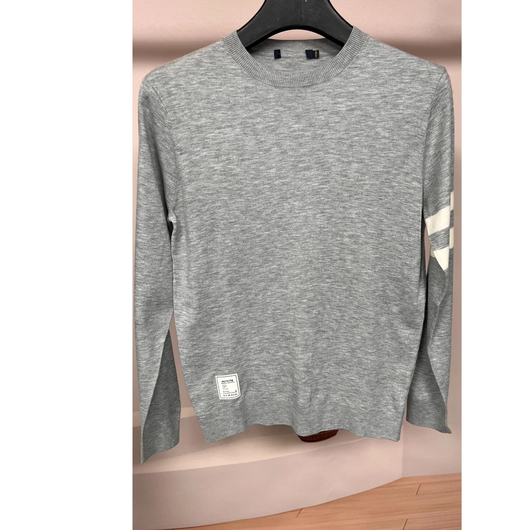 3楼灰色春秋款针织毛衣