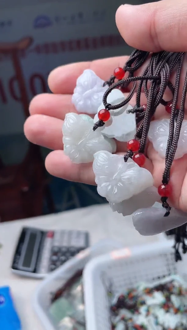 【闪购商品】翡翠颈饰未镶嵌蝴蝶(多样性发一，挑货头发）