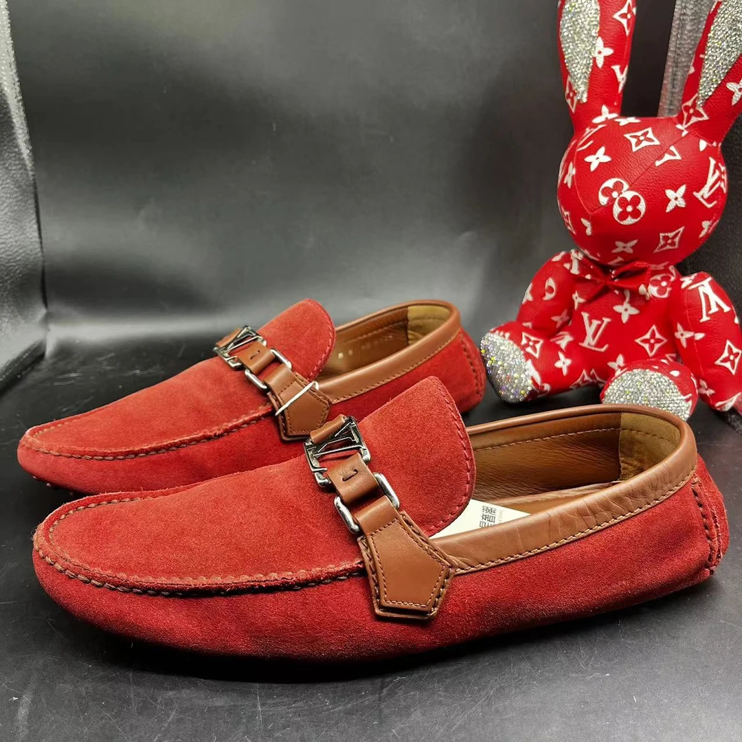 【聚星甄选】LouisVuitton/路易威登舒适红色lv扣豆豆鞋 42码ddm451