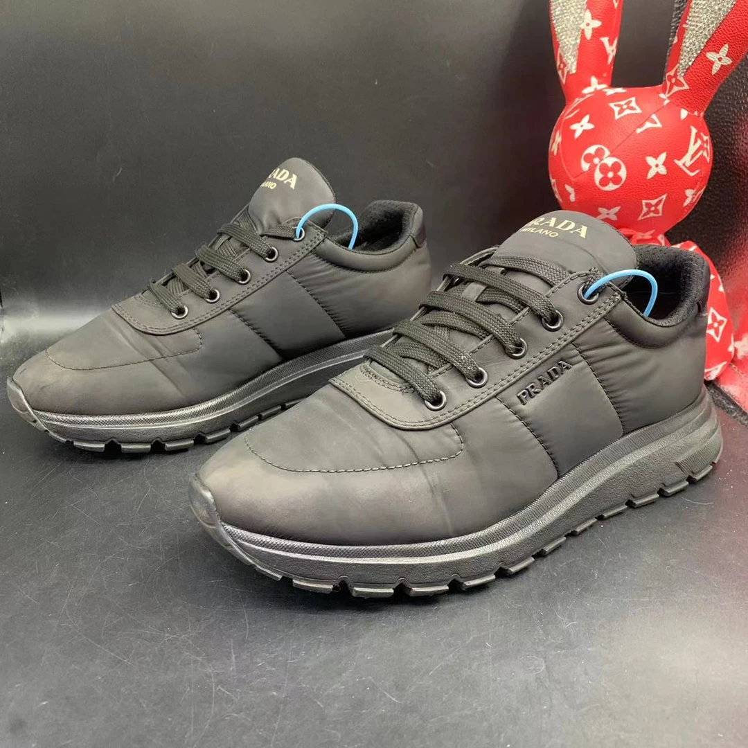 【聚星福利】Prada/普拉达男士舒适黑武士运动鞋41.5欧码ddm917