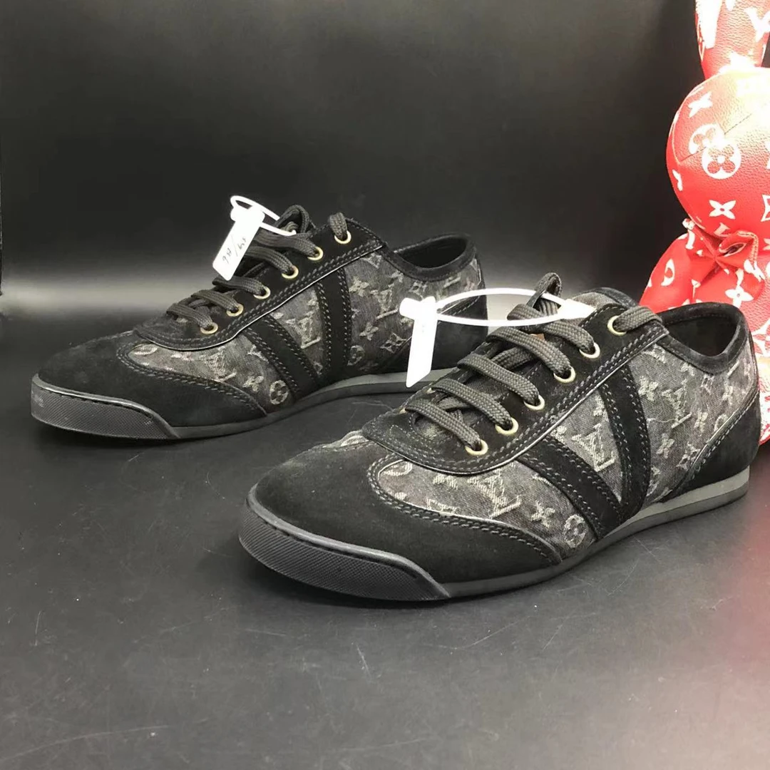 【聚星折扣】LouisVuitton/路易威登男士黑色大V德训板鞋40欧码147