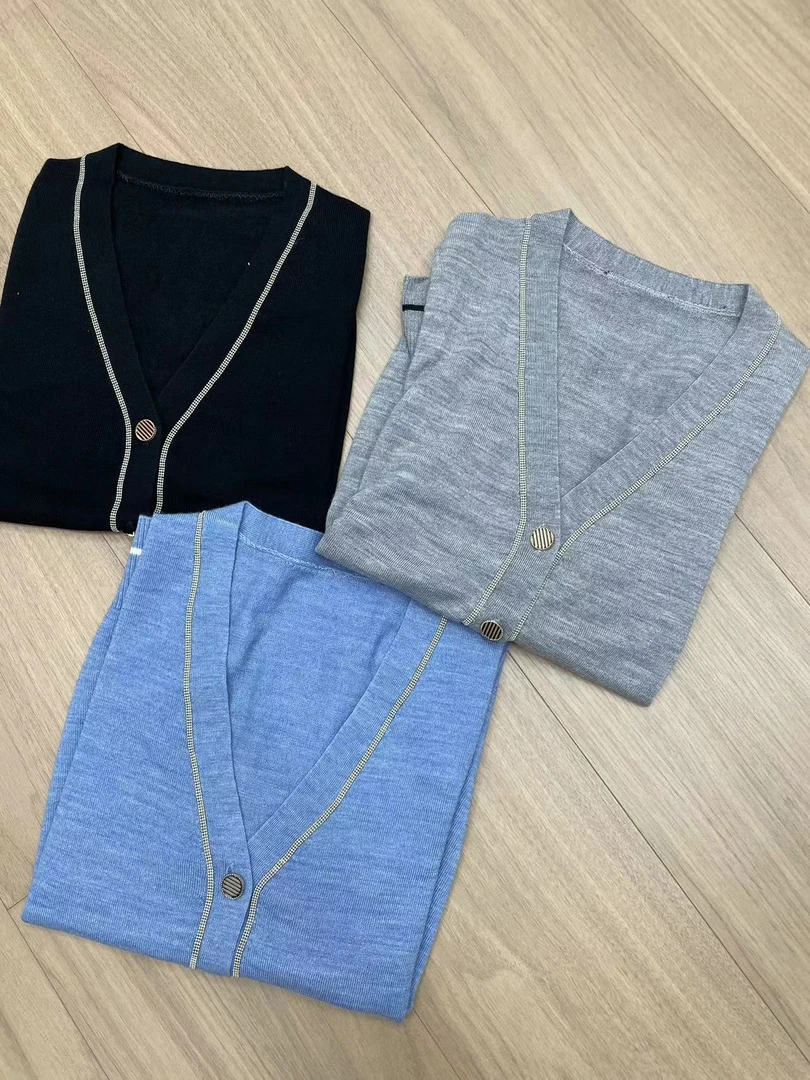 清货价大漏！V领钉珠杨毛针织开衫