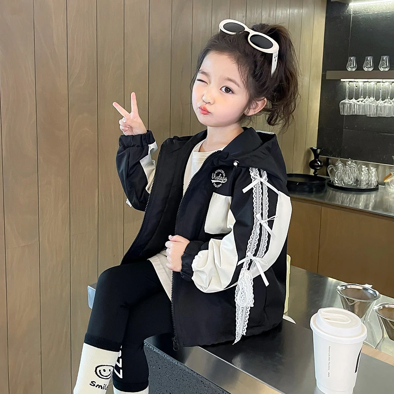 女童冲锋衣秋季新款洋气儿童连帽休闲外套网红宝宝户外运动夹克衫