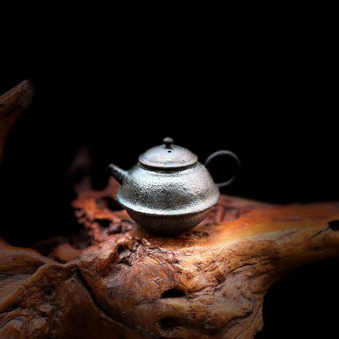 墨见日式孤品纯手工柴烧南蛮烧裸烧侘寂高温紫砂飞碟柴烧壶