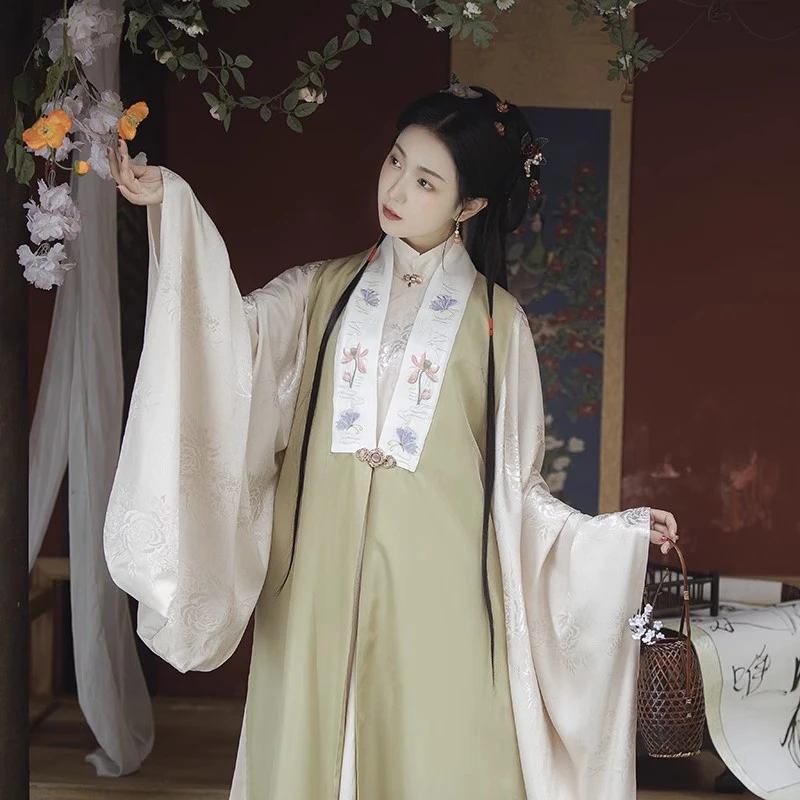 卿如故原创白菜汉服三色绣花比甲搭外穿时尚百搭秋冬季新款