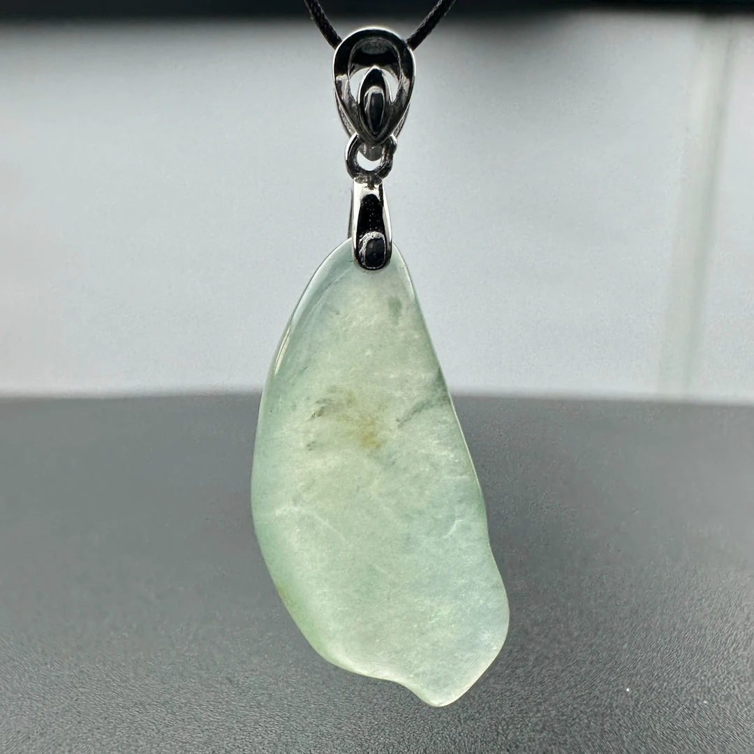 明清老料翡翠冰种晴底随型吊坠