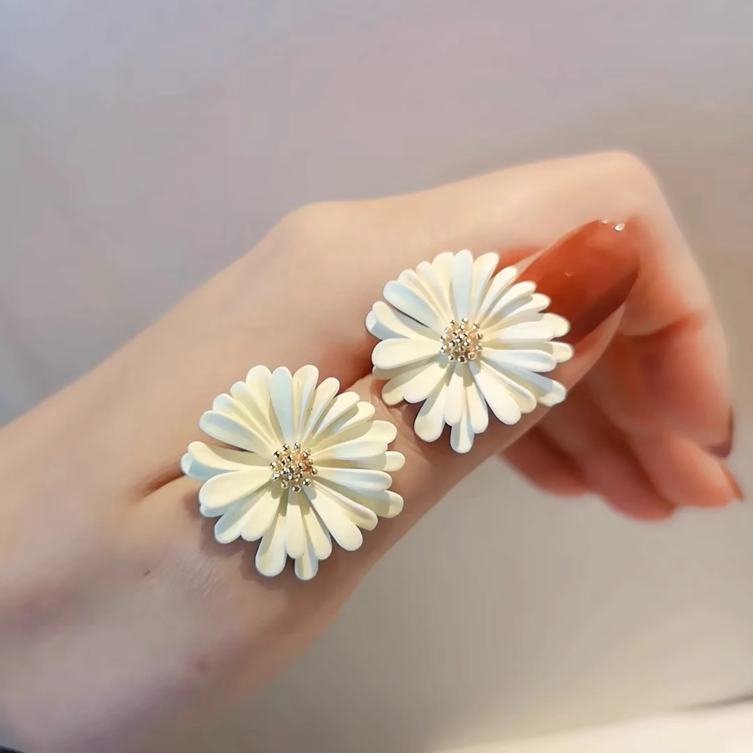 黄铜耳饰 小雏菊耳钉气质时尚百搭简约可爱小众耳饰韩版银针