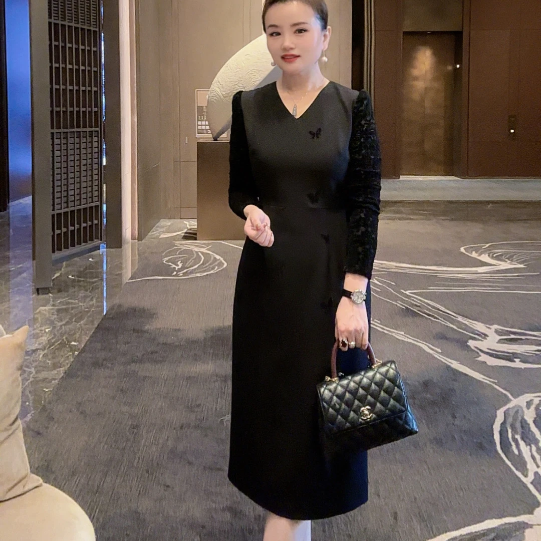 唯伊公馆春季新款女蝴蝶刺绣V领拼接长袖修身腰带连衣裙98485