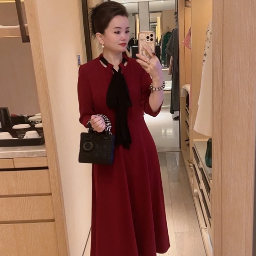 唯伊公馆秋季新款撞色飘带领气质女装收腰大摆中长A字连衣裙98469