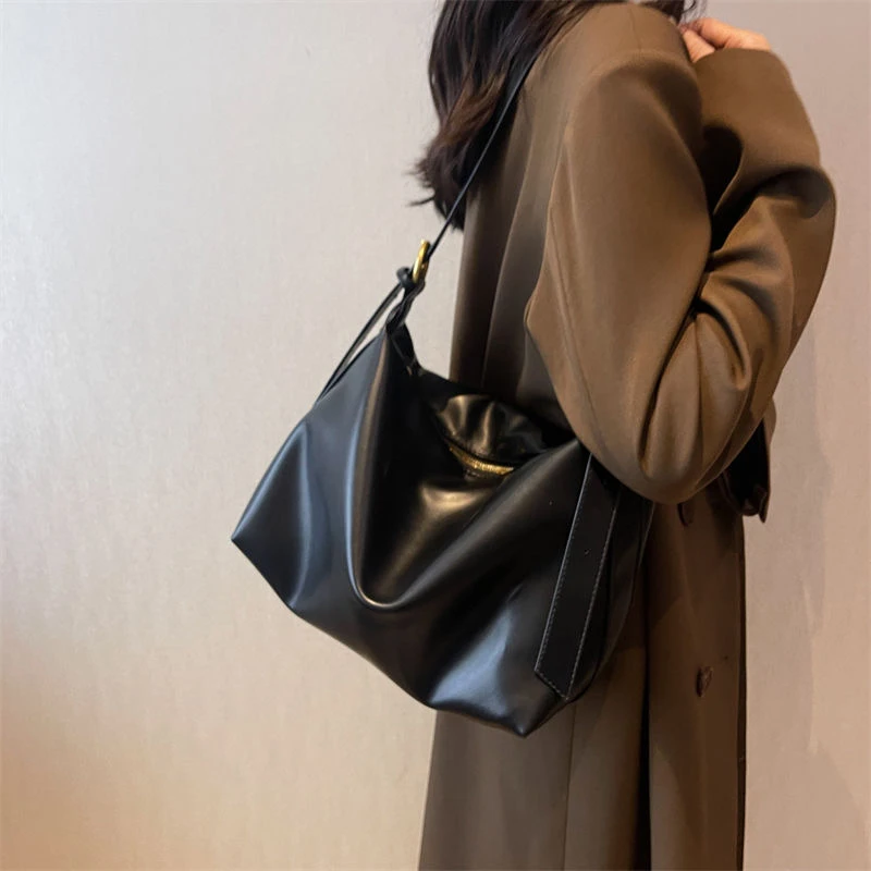 【户马】新款时尚全钢斜跨马户包包