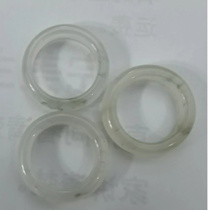 天然天山翠石英质玉多样性指环