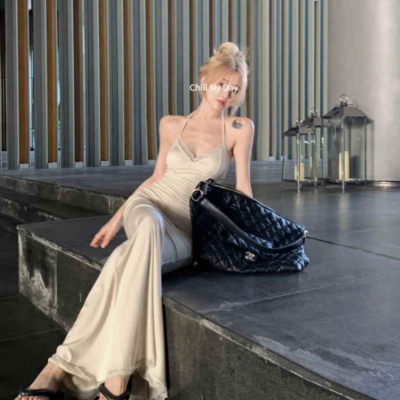 海边度假白色缎面露背吊带连衣裙小众设计高级感收腰显瘦法式长裙