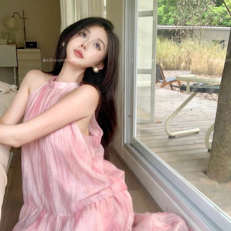 甜美减龄粉色挂脖连衣裙春季设计感扎染A字裙宽松长裙子