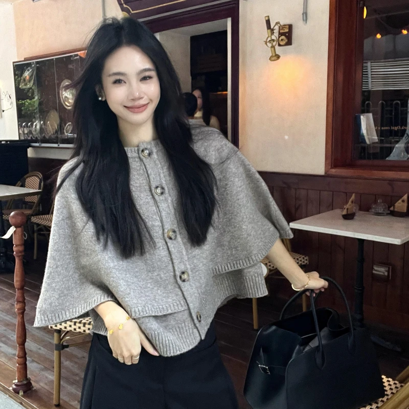 韩系复古风单排扣斗篷设计感圆领短袖针织外套女秋冬通勤百搭上衣