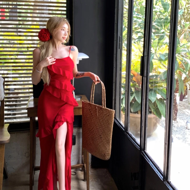 玫红色荷叶边吊带连衣裙女夏季性感露背纯欲长裙子收腰开叉包臀裙