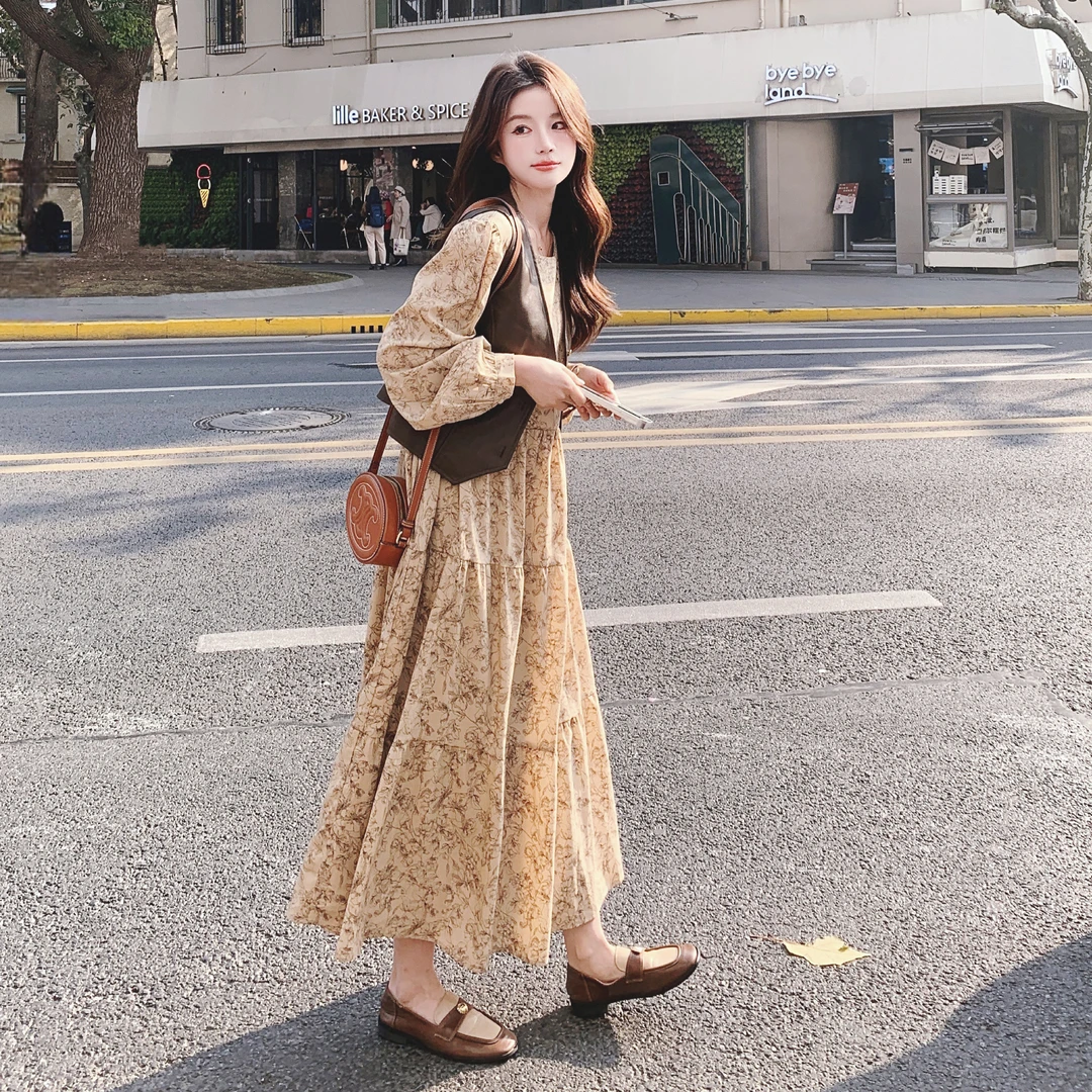 法式雅丹风慵懒碎花连衣裙2024秋季新款复古马甲收腰A字裙两件套