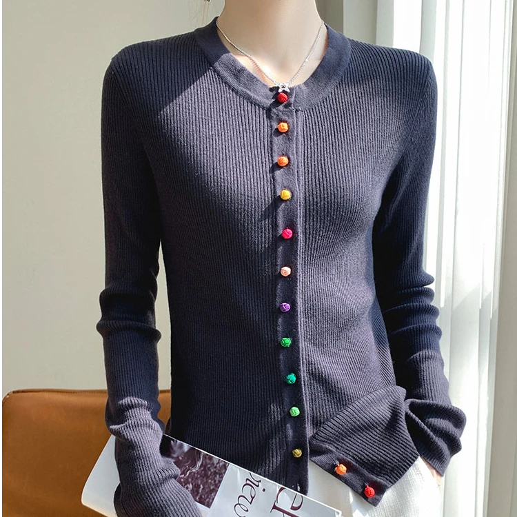 秋冬新款针织纽扣圆领上衣显瘦百搭针织长袖小衫
