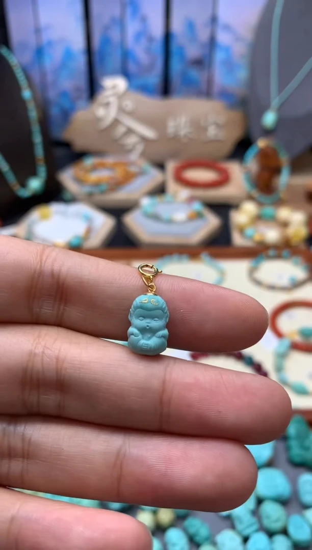 【闪购商品】绿松石挂件18K金镶嵌高瓷绿松悟空u