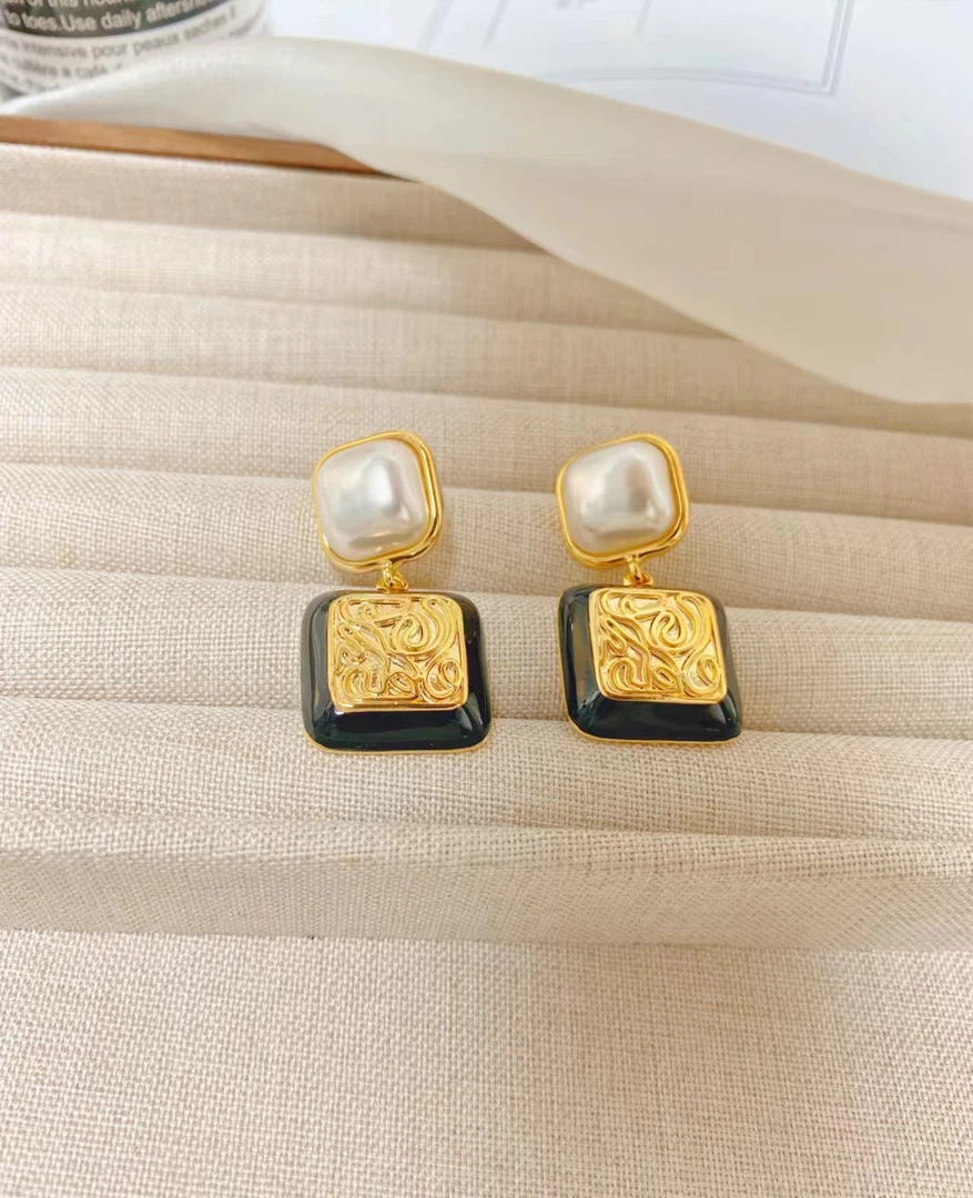 铜合金仿珍珠耳饰 a587复古港风轻奢时尚方形贝珠气质百搭耳环