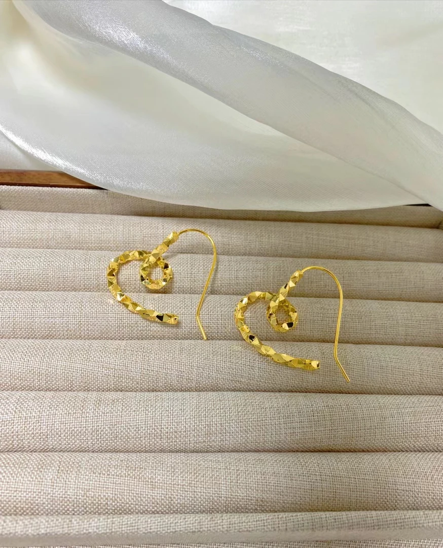 铜合金耳饰 a545新款网红爆款设计感轻奢碎冰冰爱心个性气质耳圈