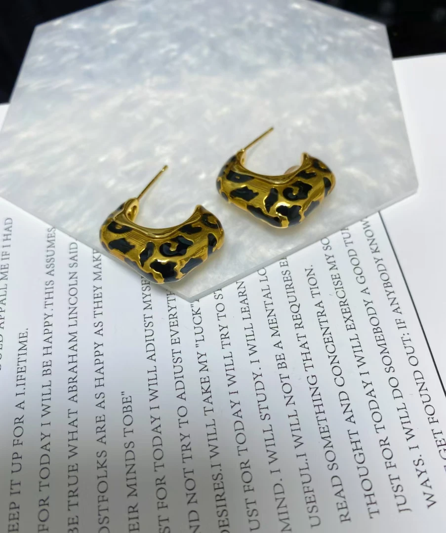 铜合金耳饰 a642新款豹纹高级感不规则c圈平替好物百搭洋气耳饰