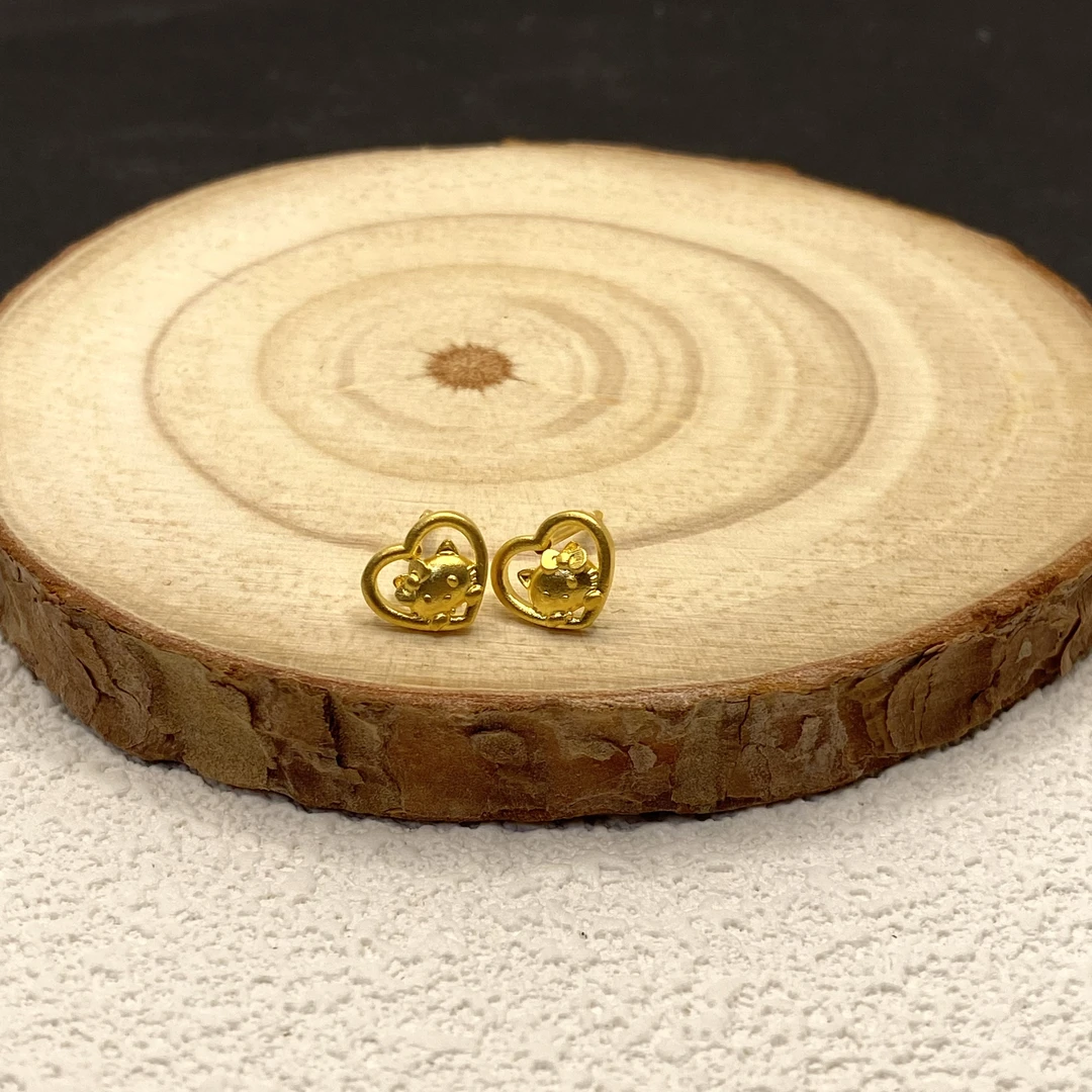 【金喜圆】足金999 爱心KT猫耳钉/带钢印证书