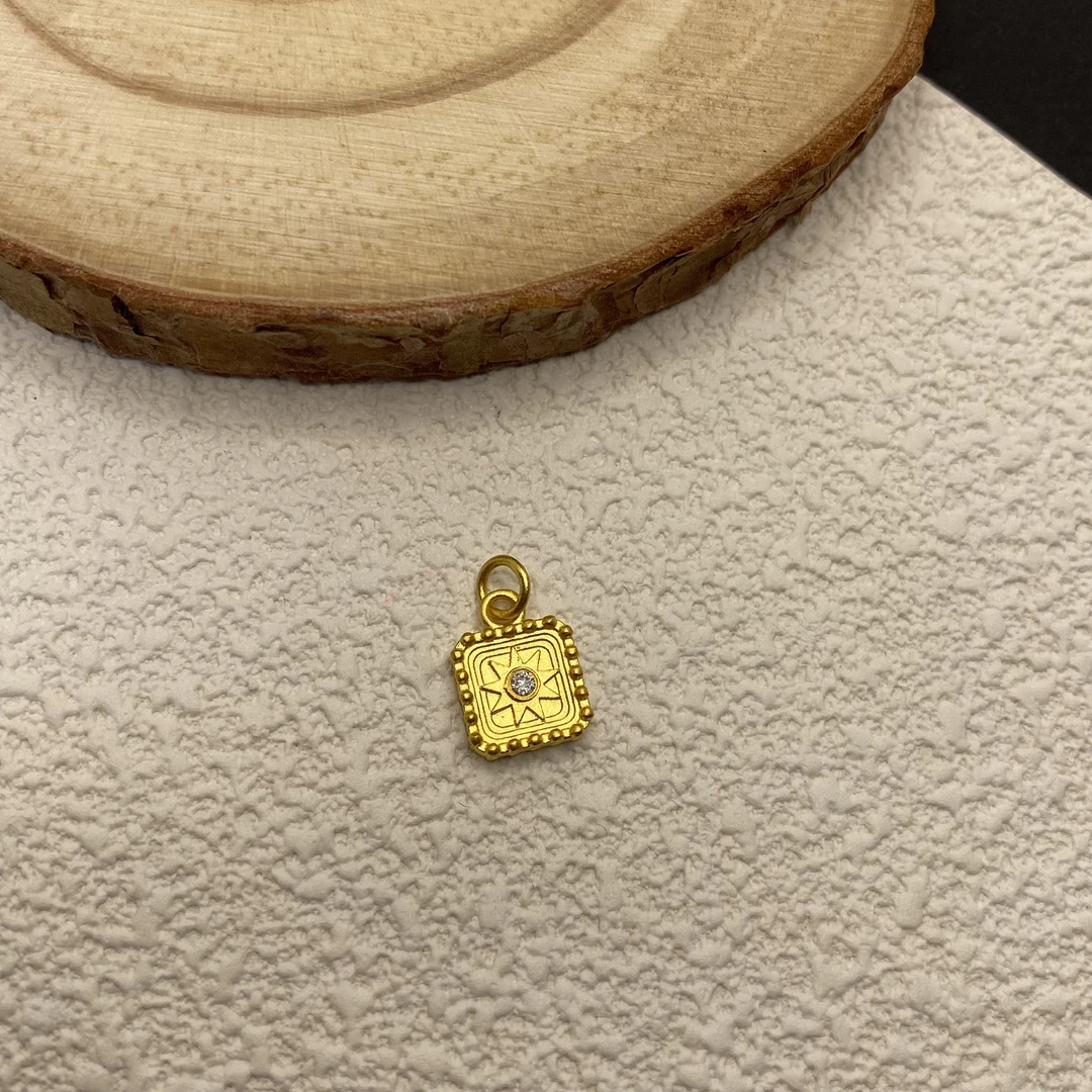 【金喜圆】足金999 点钻饼干牌提溜吊坠/带证书钢印